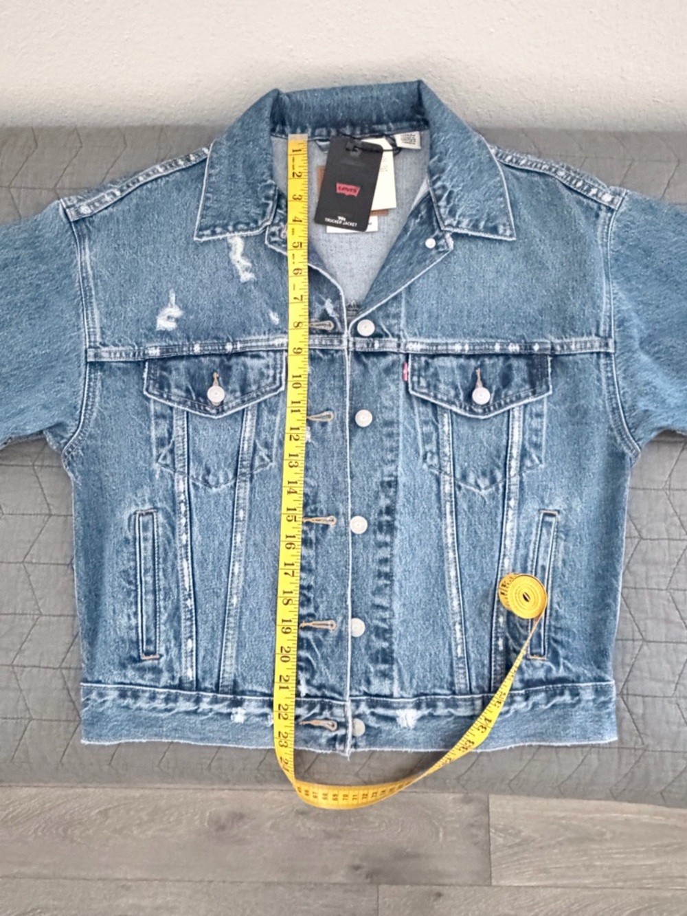 Levi's Premium 90's Trucker Distressed Denim Jacket Unisex Grunge Blue XS NWT - Picture 8 of 15